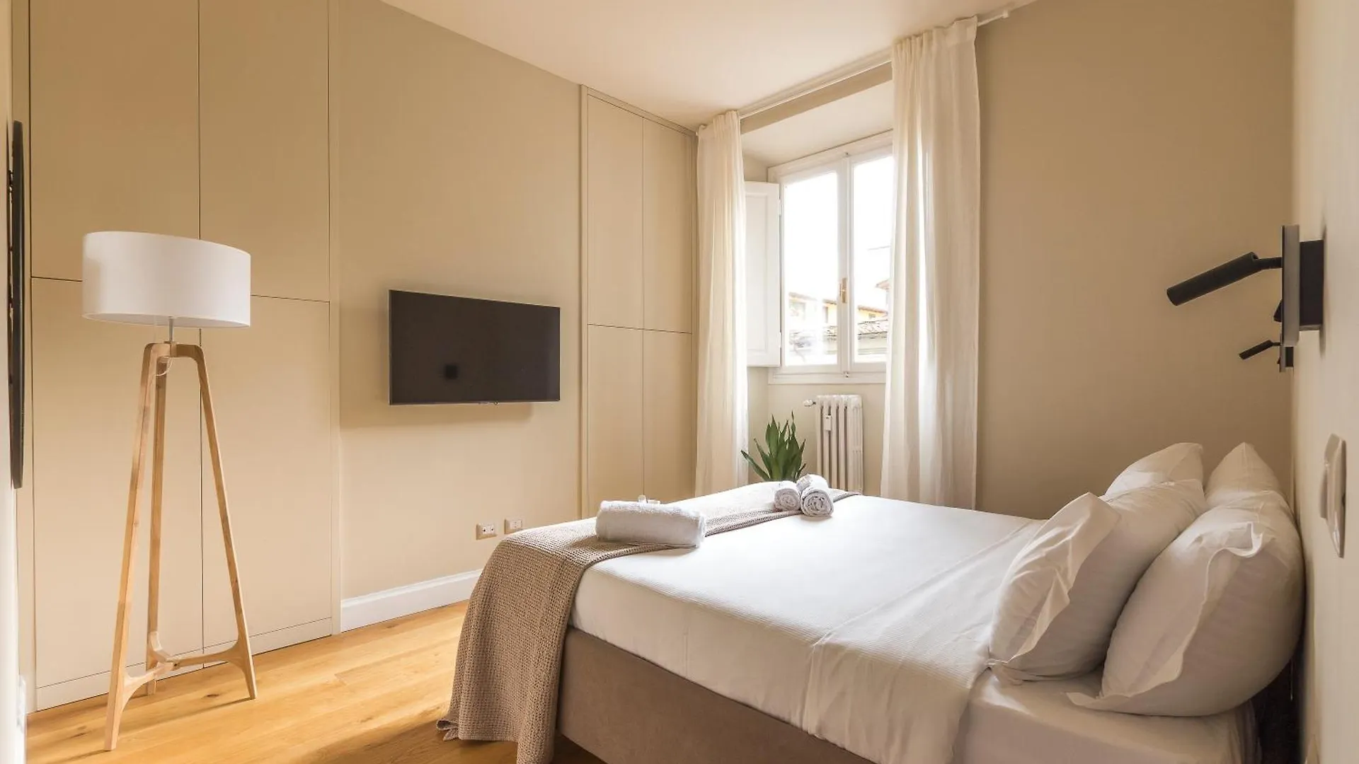 Lungarno Marvelous Apartment With Private Parking Florence