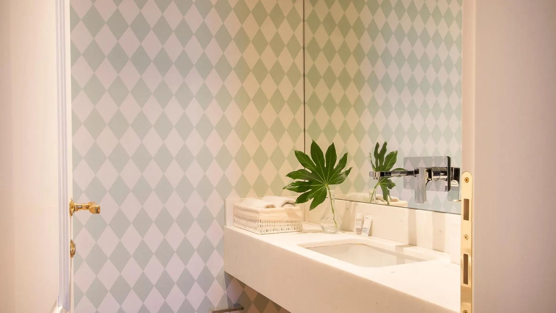 Lungarno Marvelous Apartment With Private Parking Florence