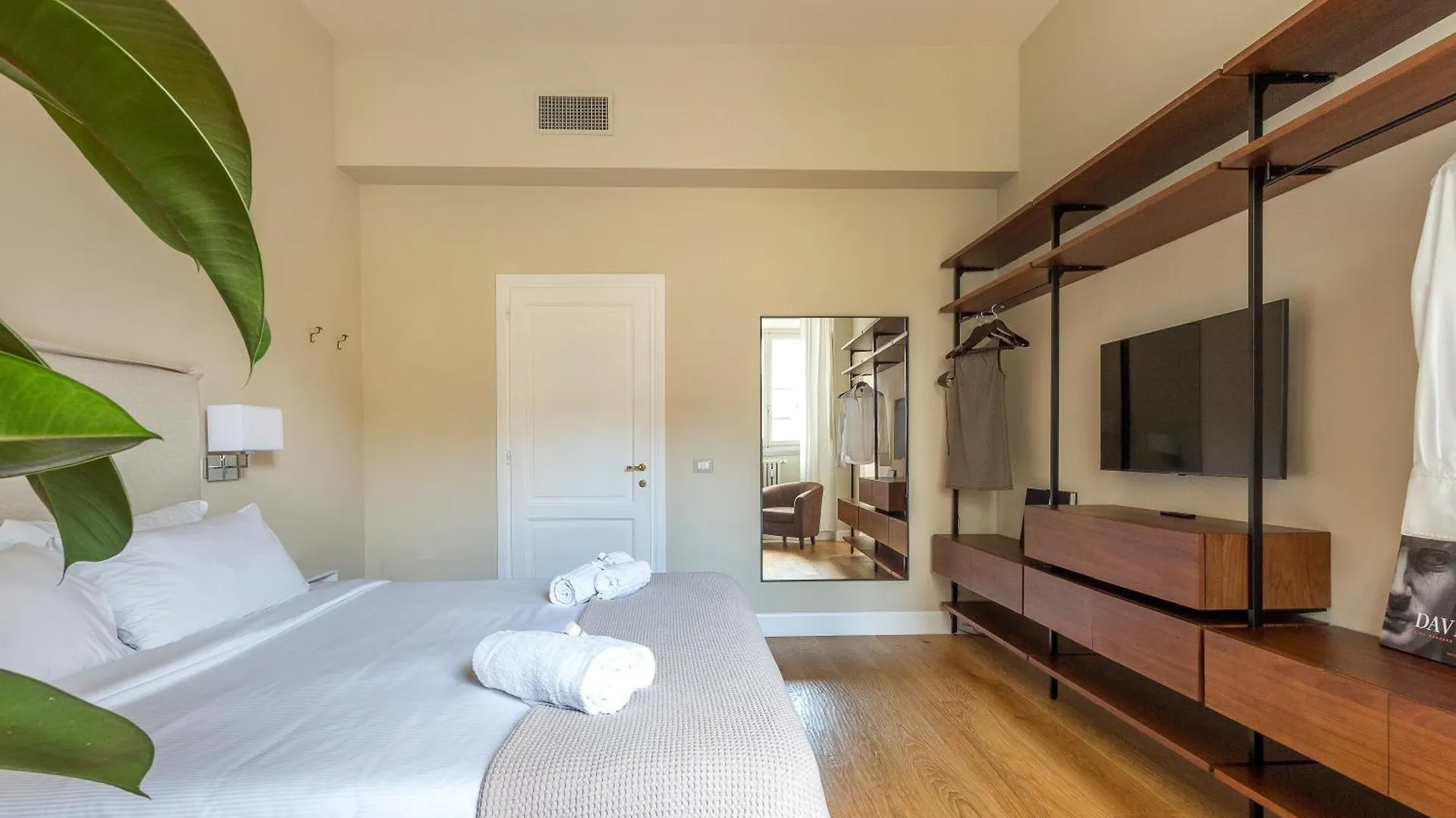 Lungarno Marvelous Apartment With Private Parking Florence